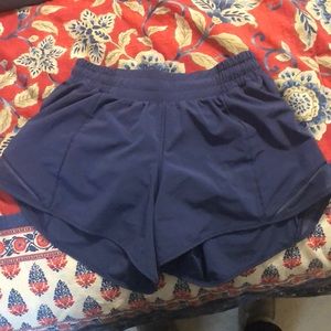 Lululemon NWOT Hotty Hot Shorts Size 6